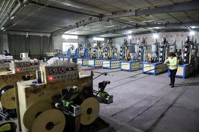 六十三團涉農企業開足馬力忙生產，旅客票務代理業務同步推進